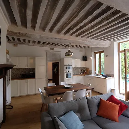 Hippolyte House Gæstehus 4*